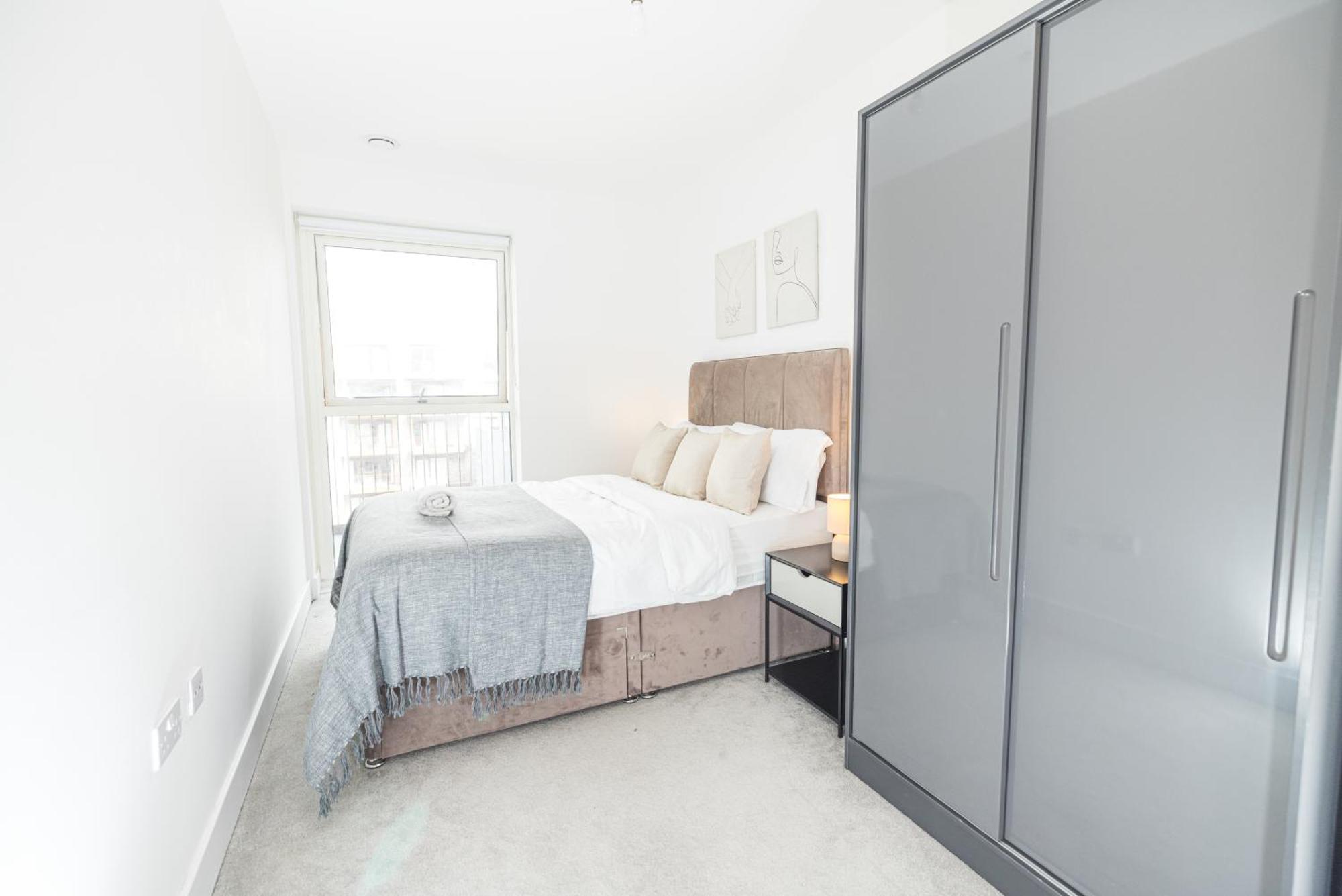 Escape - Royal Wharf * Londra